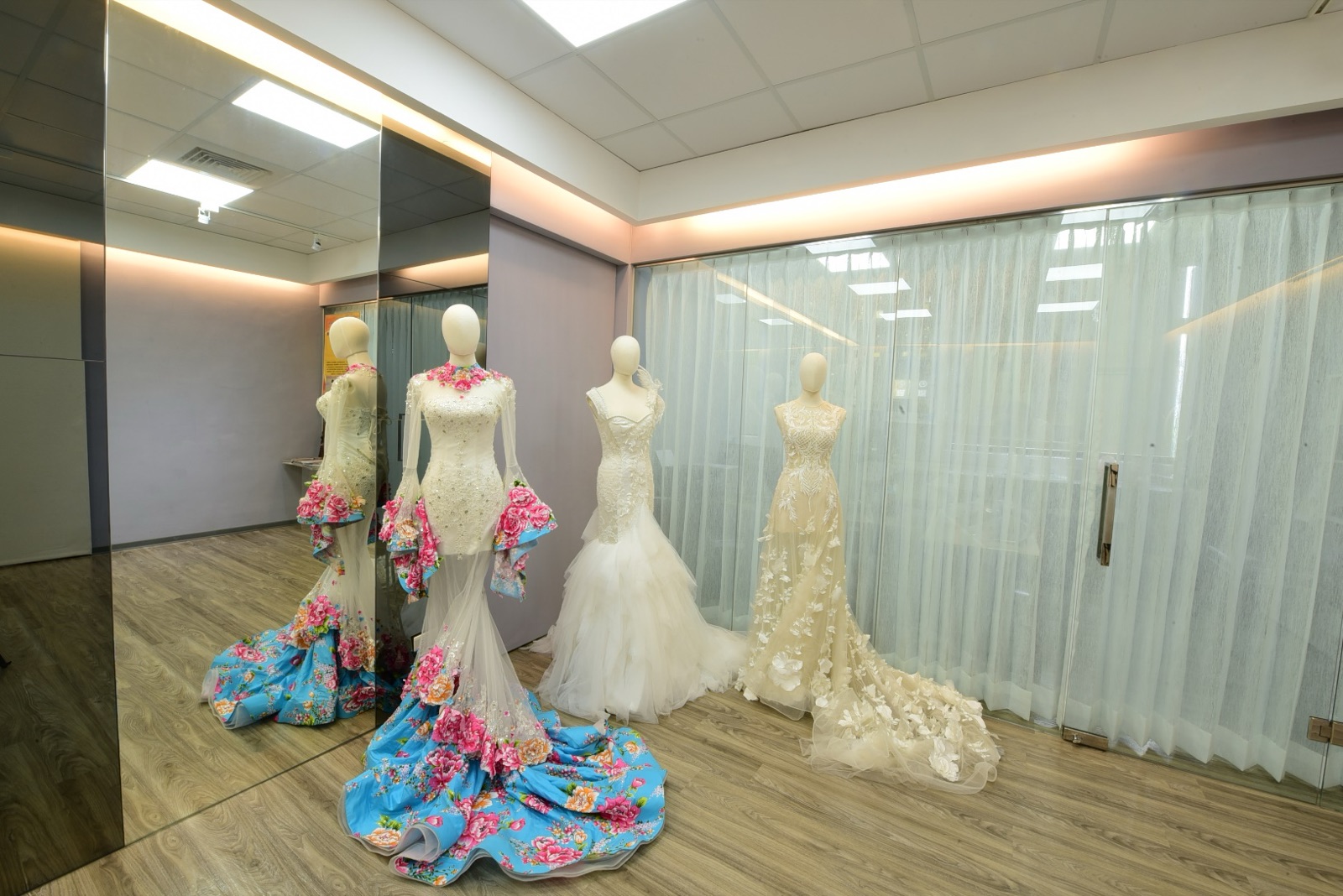 時尚展演教室——禮服陳列